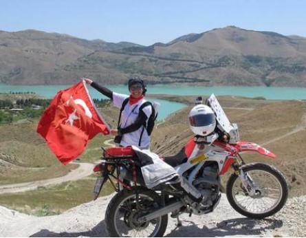 Tek başına Afyon’dan Nepal’e motorla giden ilk Türk kadını: Şule Özürun Bendler