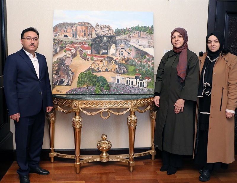 Ressam Hacer Ercan, Vali Çiçek’i ziyaret etti