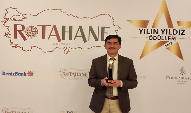 Mehmet Tanır’a  Yılın Yıldızı Parlayan Şehri ödülü verildi.