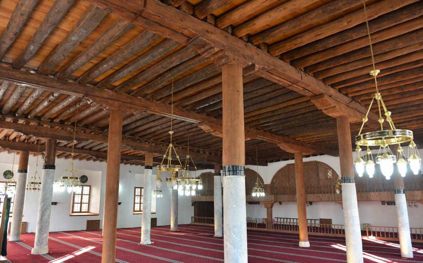 Geleneksel Osmanlı ulu camilerinden bir örnek: Şuhut Ulu Camii